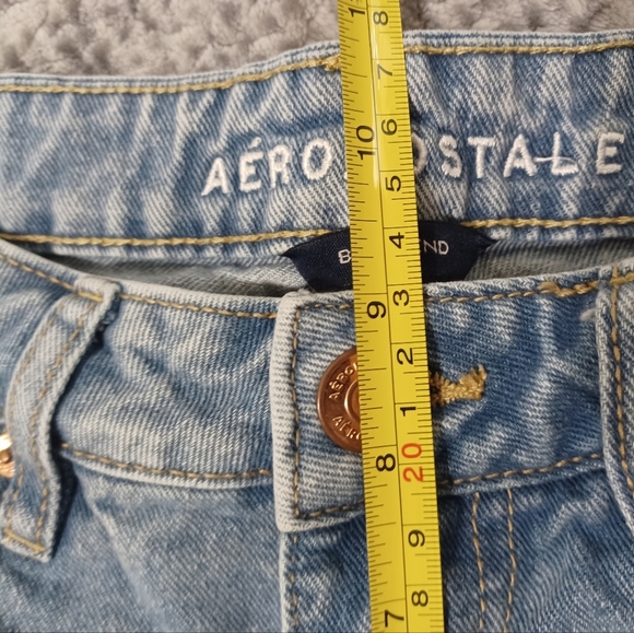 Aeropostale Boyfriend Light Wash Raw Hem Jean Shorts Women Sz 4 - Picture 7 of 7